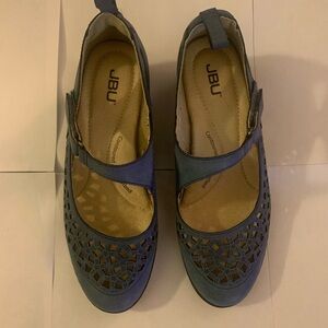 JBU Women's Navy Cutout Loafers